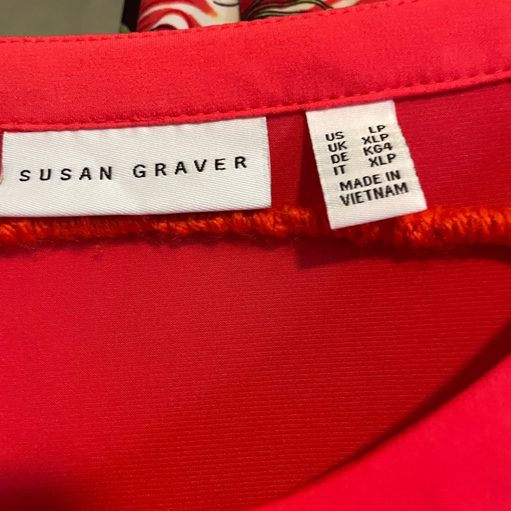 Susan Graver Hot Pink Keyhole Short Sleeve Top and Floral Pants - Picture 3 of 5